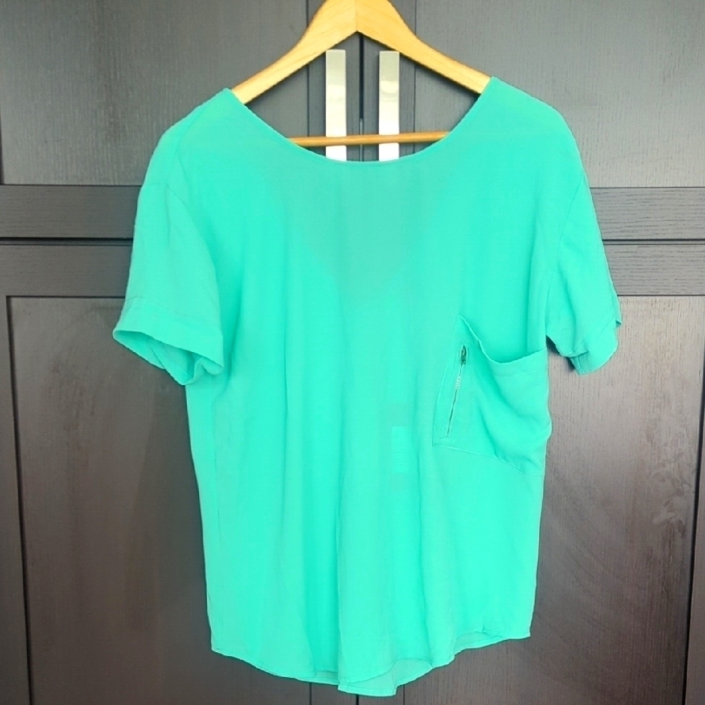 YAS Women's Green Boxy Short Sleeve Summer Blouse With Low Back - Size M NWT